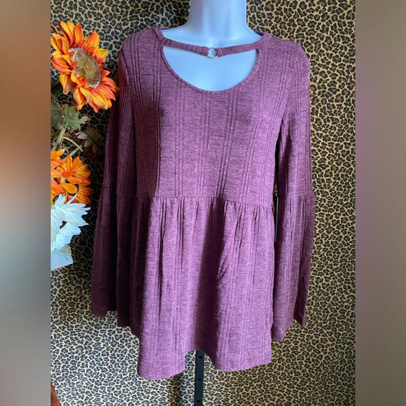 🌴3/$30🌴DOE & RAE Plum Bell Sleeve BabyDoll Top With Neck Accent NWT - Picture 3 of 11